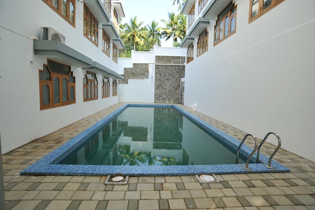 Indraprastha Beach Resort 瓦尔卡拉 外观 照片