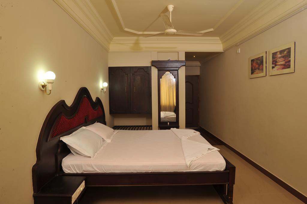 Indraprastha Beach Resort 瓦尔卡拉 外观 照片